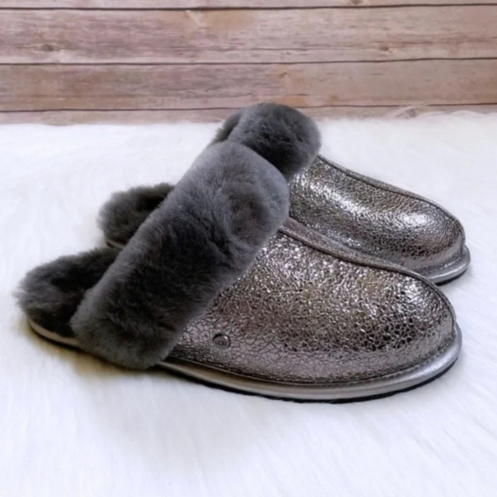 Women's sz 9 ugg slippers